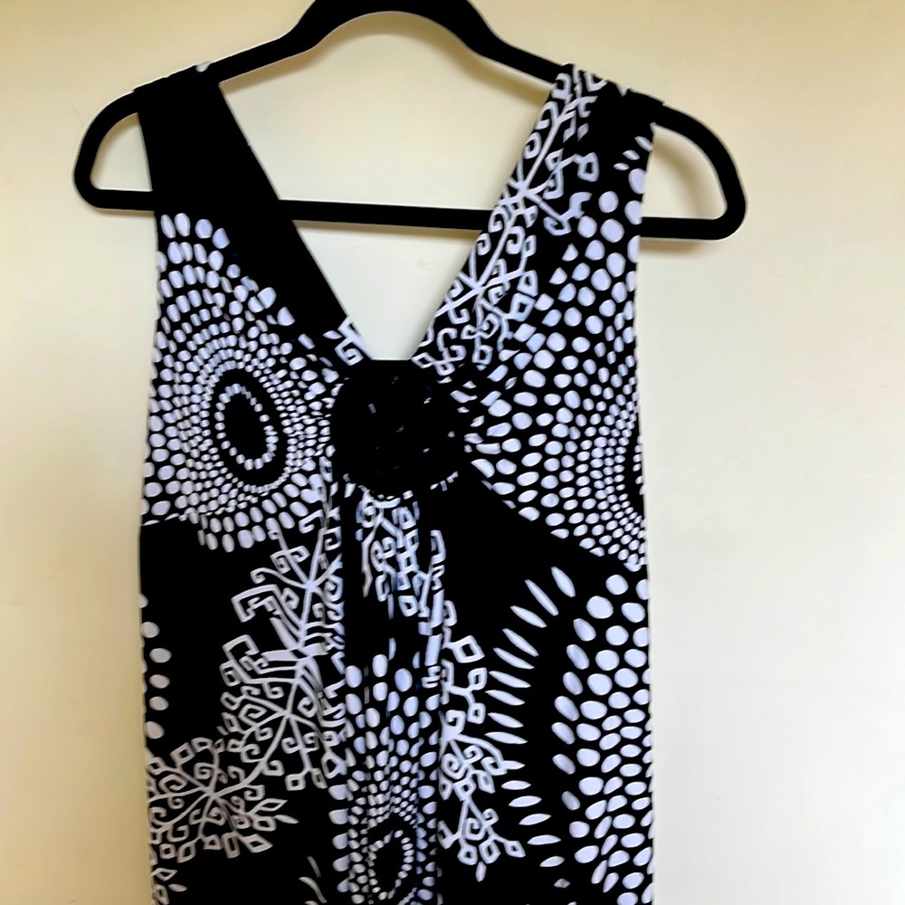 Dress Size 14 fun black and white print above the knee